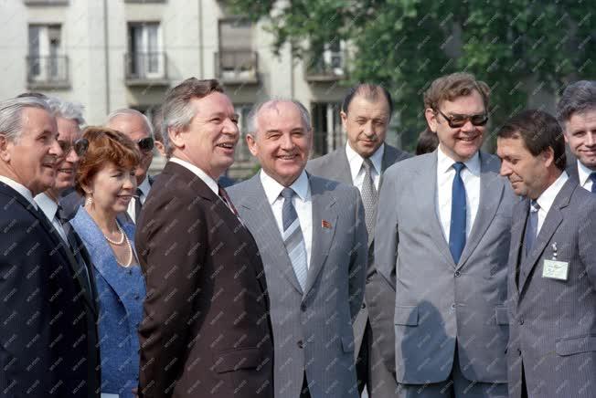 Külpolitika - Gorbacsov baráti látogatása Budapesten