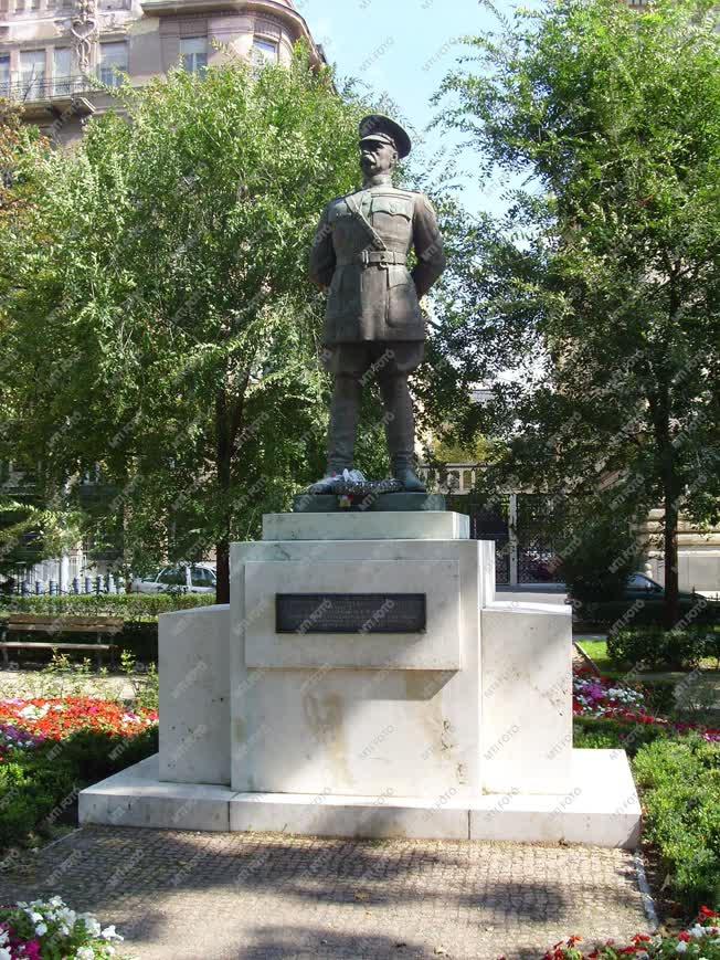 Budapest - Harry Hill Bandholtz amerikai tábornok szobra