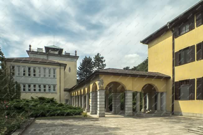 Épület - Tihany - A Balatoni Limnológiai Intézet vendégháza