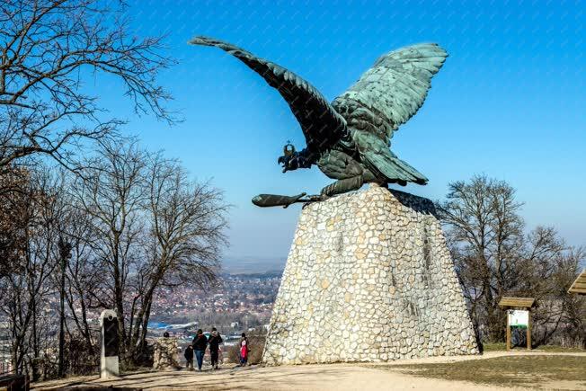 Városkép - Tatabánya - Turul-emlékmű