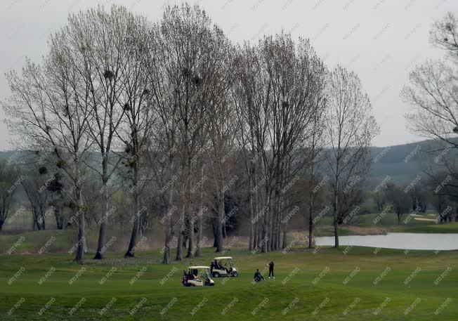 Sport - Zalacsány - Golfozók a zalacsányi golfpályán