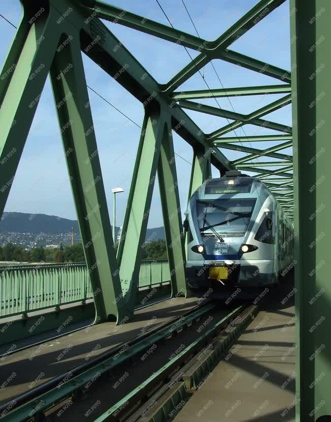Közlekedés - Budapest - A villamosított esztergomi vasútvonal