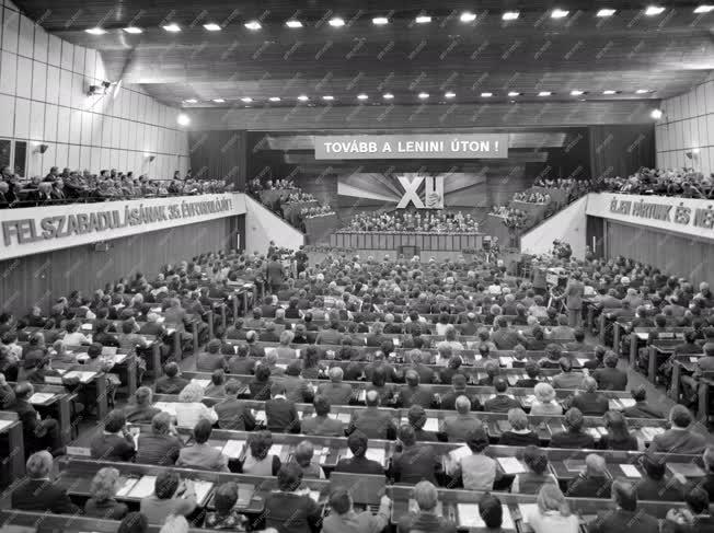 Belpolitika - Az MSZMP XII. kongresszusa