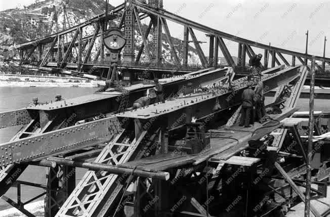 Történelem - A Szabadság híd újjáépítése