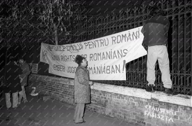 Megemlékezés - Szimpátiatüntetés a román nagykövetség előtt