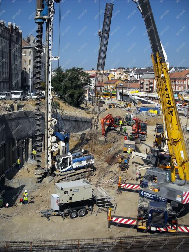 Építkezés - Budapest - Felújítják a Széll Kálmán teret