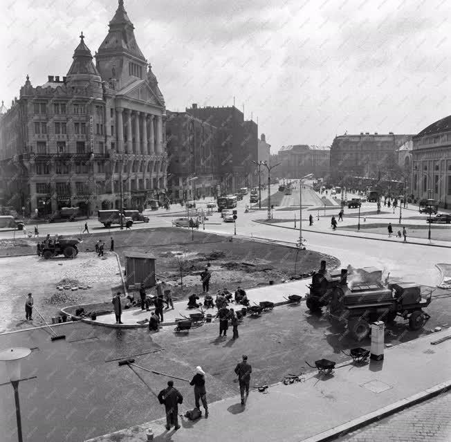 Városkép - Közlekedés - Épülő parkoló az Engels téren