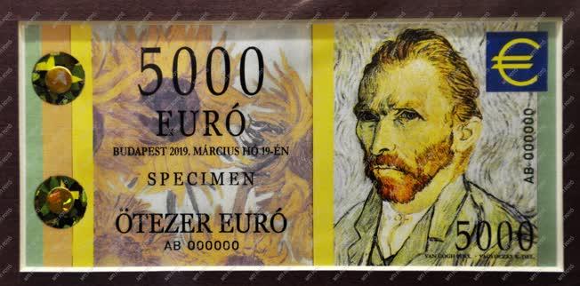 Kultúra - Évforduló - A 80 éves Vagyóczky Károly bankjegytervező grafikus kiállítása