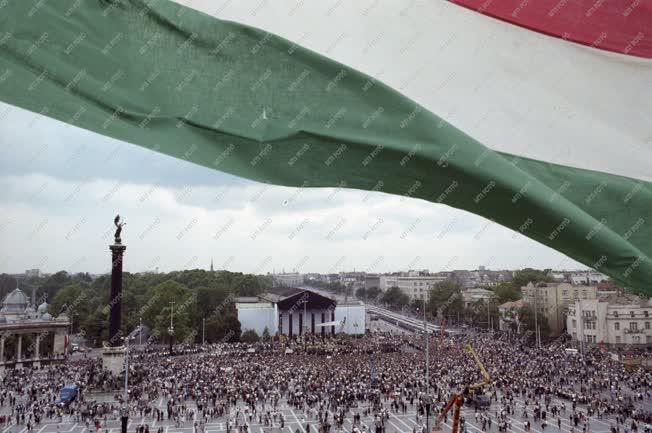 Belpolitika - Nagy Imre és mártírtársai újratemetése