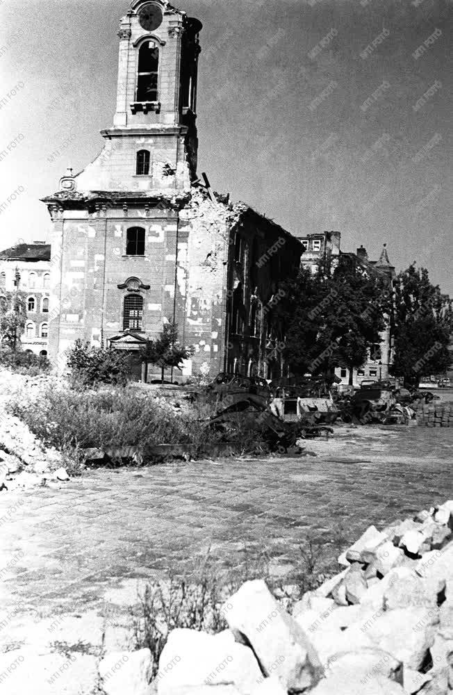 Városkép-életkép - Romos Budapest - Szent Demeter templom