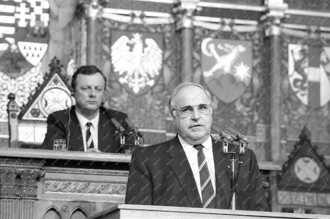 Külkapcsolat - Helmut Kohl beszél a Parlamentben