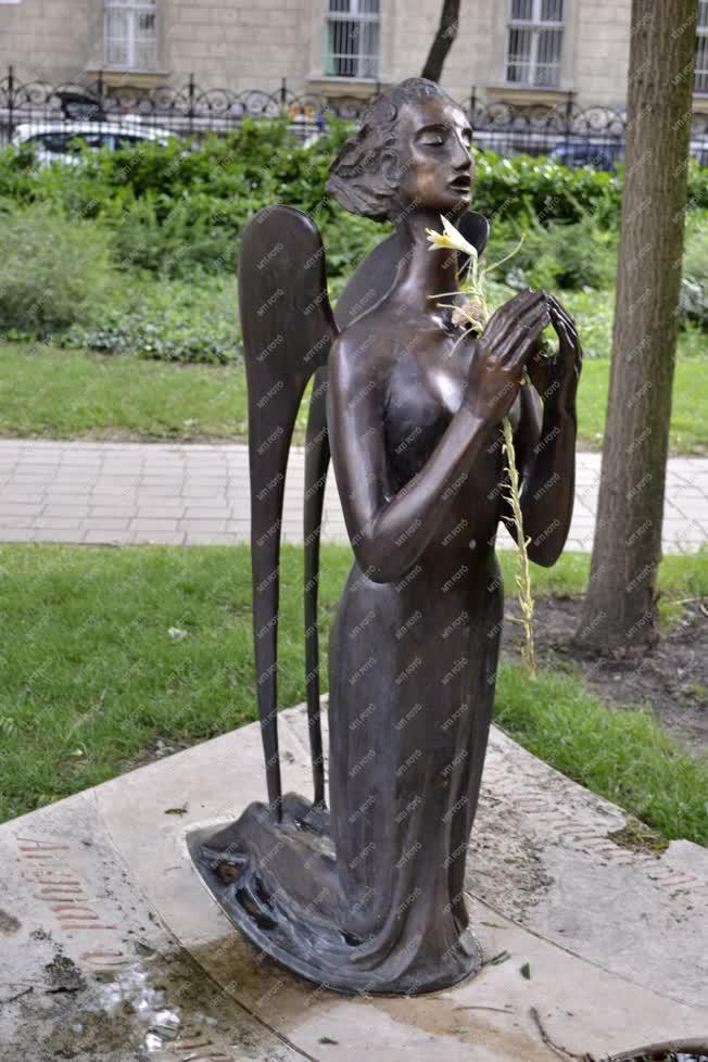 Műalkotás - Budapest - Angyalszobor, 1956-os emlékmű