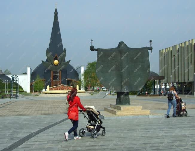 Városkép - Százhalombatta - A Szent István tér 