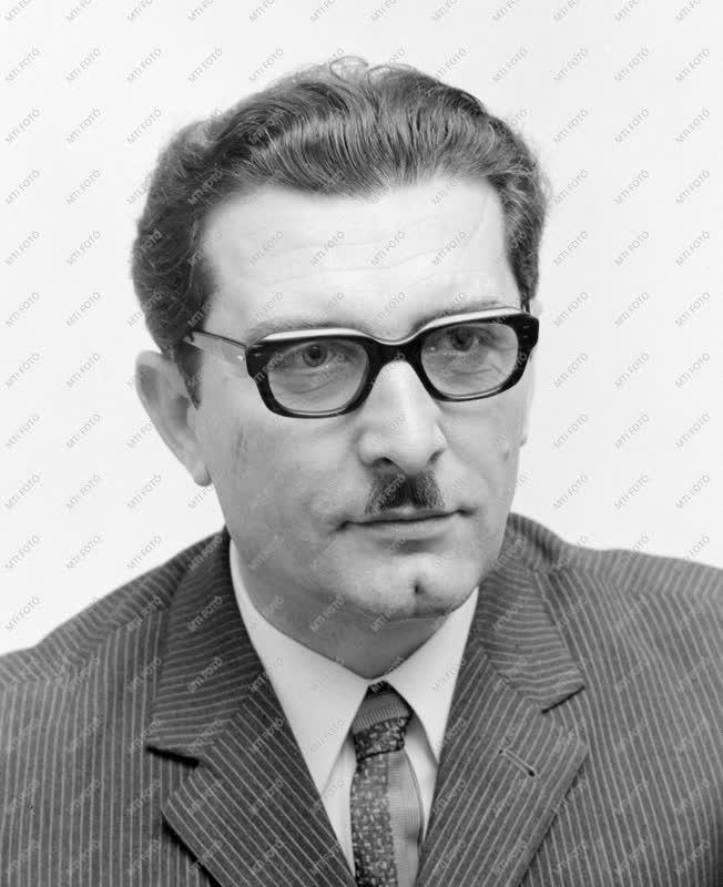 1975-ös Állami díjasok - Vas István