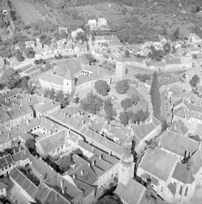 Városkép - Légi felvétel a Jurisics-várról