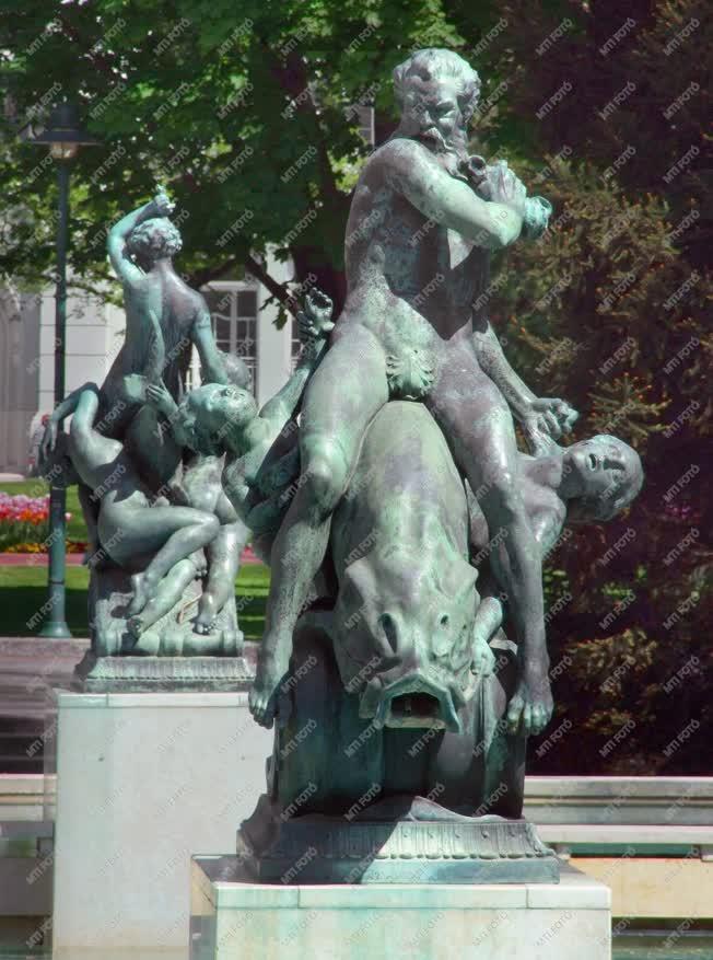 Műalkotás - Szeged - A romboló Tisza szobra 