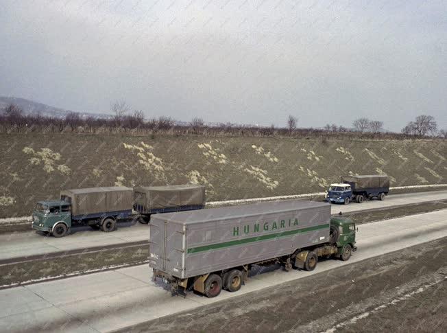 Közlekedés - Hungarocamion Vállalat