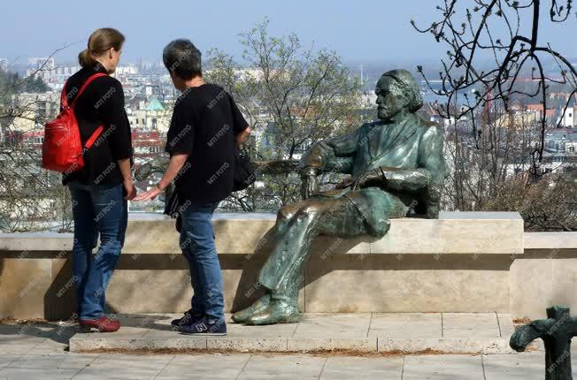 Köztéri szobor - Budapest - Kodály Zoltán emlékműve az Európa parkban