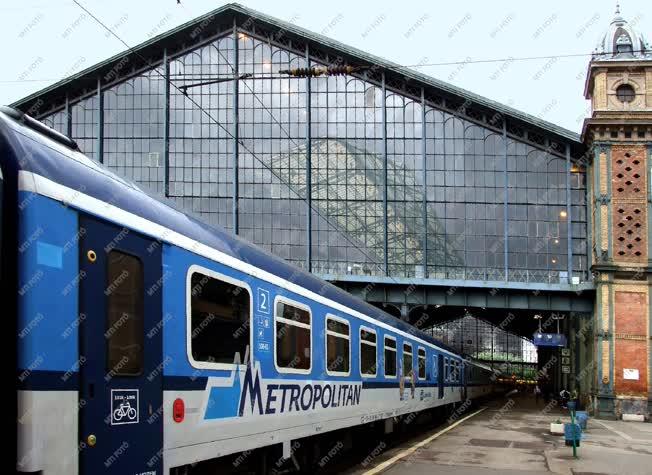 Közlekedés - Budapest - Külföldi vonatszerelvény a Nyugatiban