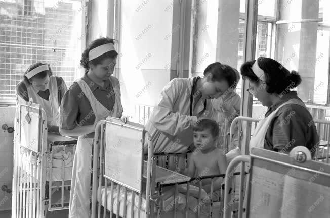 Egészségügy - Gyermekgyógyászat - Péterfi Utcai Kórház