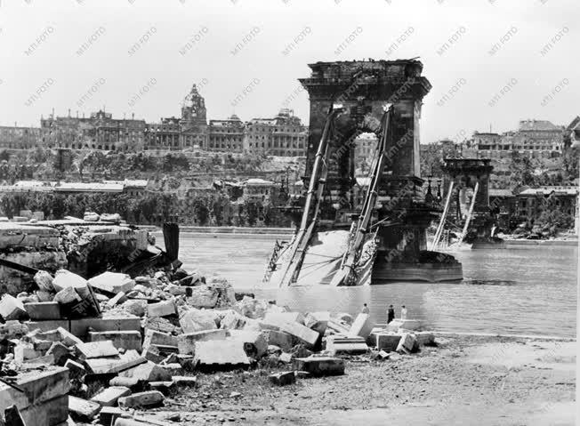 Magyarország a II. világháborúban: A lerombolt Lánchíd