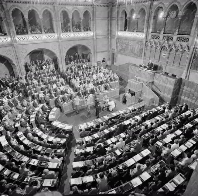 Belpolitika - Az új Országgyűlés alakuló ülése