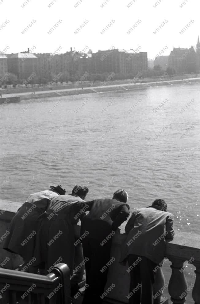 Városok - Budapest - Őszi vasárnap délelőtt