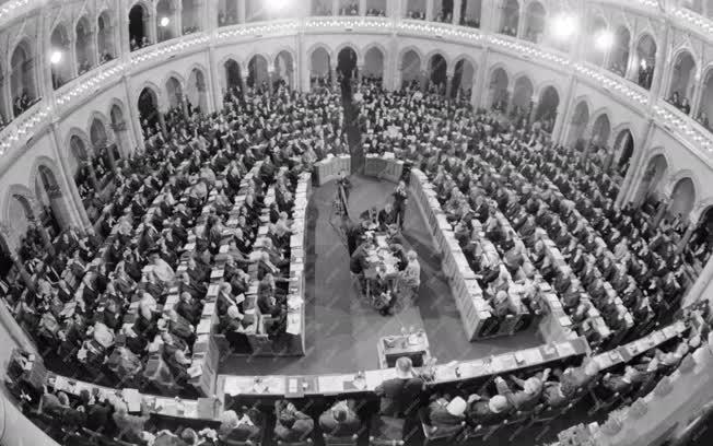 Belpolitika - A VII. Békekongresszus a Parlamentben