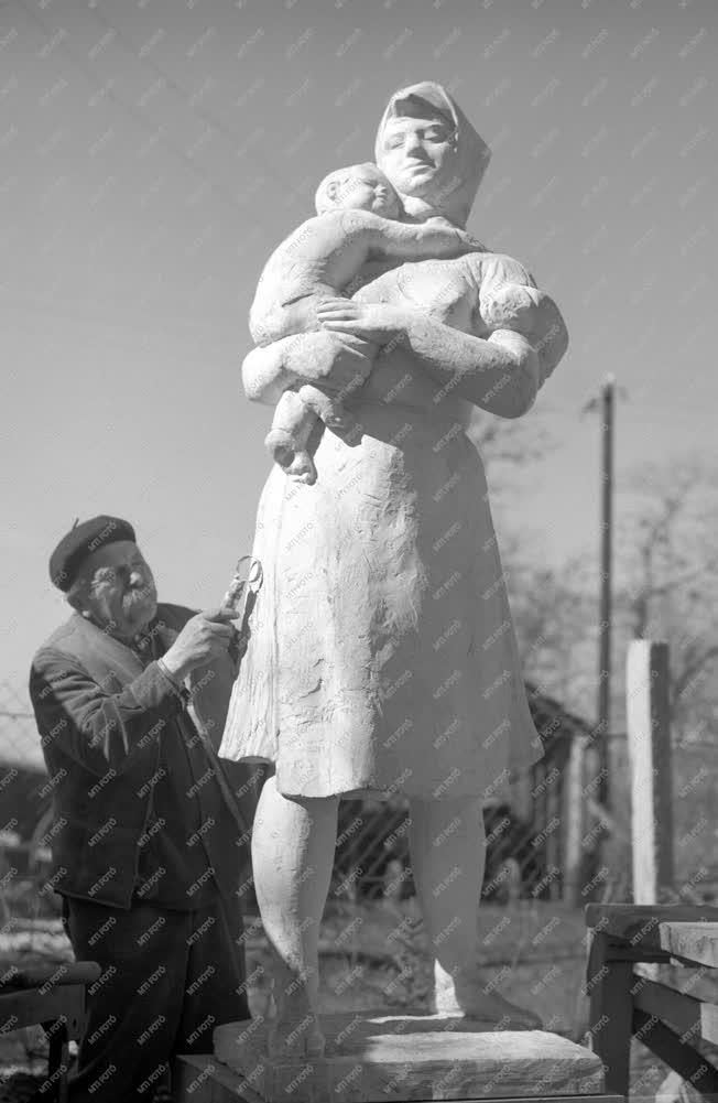 Kultúra - Idősebb Szabó István Kossuth-díjas szobrászművész