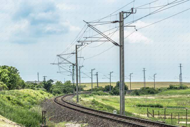 Közlekedés - Berhida és Hajmáskér közötti felújított vasúti pálya