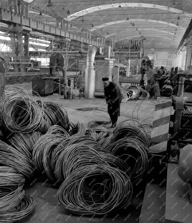 Ipar - Új üzemet avattak a Csepeli Fémműben