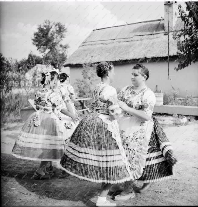 Folklór - Kalocsai népviselet 