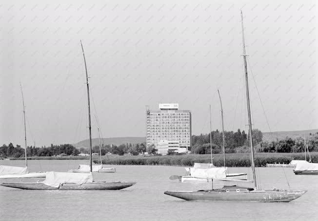 Természet-környezet - Vitorlások a Balatonon