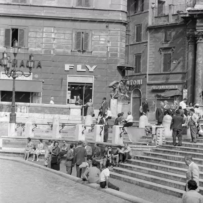 Városkép - Olaszország - Róma - Piazza di Trevi