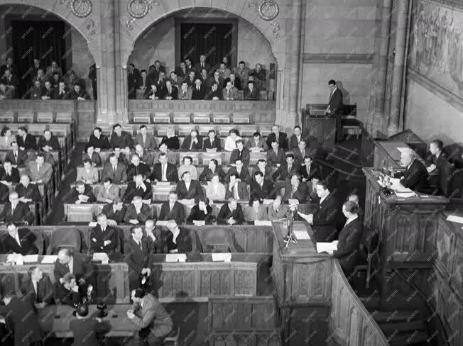 Parlament - Az Országgyűlés 1958. évi áprilisi ülésszaka
