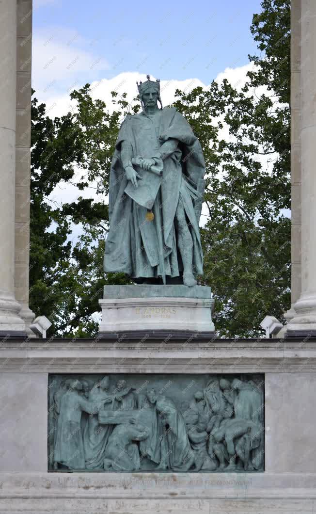 Emlékmű - II. András szobra