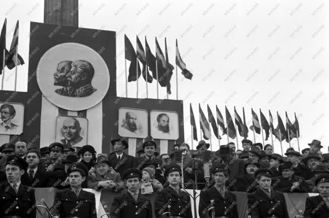 Belpolitika - Ünnep - Március 15-i ünnepség a Hősök terén