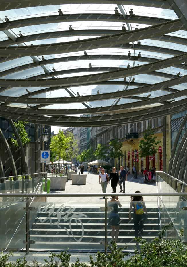 Városkép - Budapest - Aluljáró a Baross utca felé a Kálvin téren