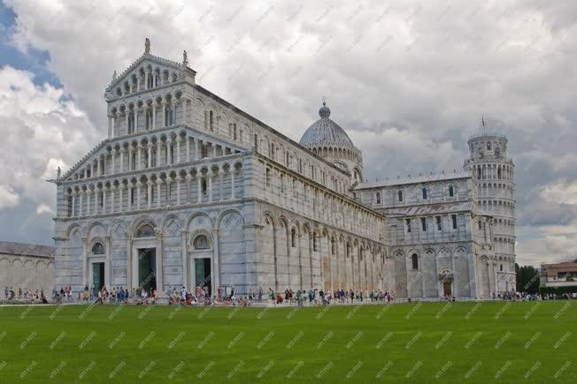 Városkép - Pisa - Szűz Máriának szentelt dóm