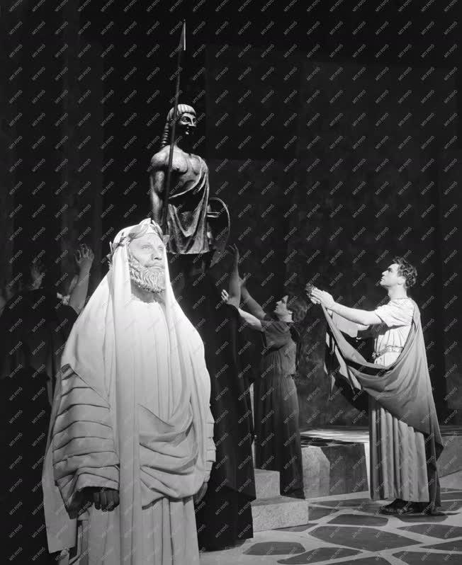 Színház - Szophoklész: Oidipusz király