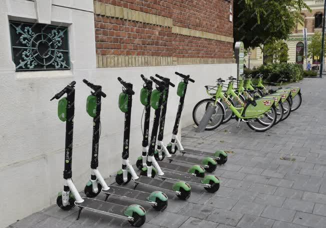 Közlekedés - Mol Bubi közösségi kerékpárok és Lime elektromos rollerek