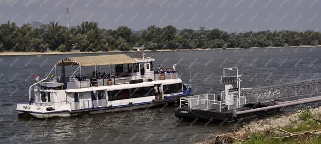 Közlekedés - Budapest - BKV hajójárat a Dunán