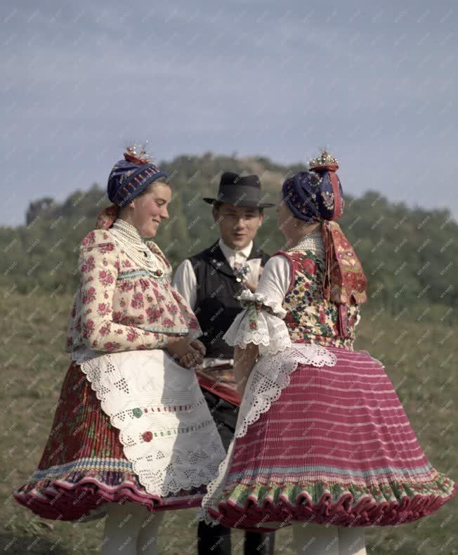 Néphagyomány - Palóc népviselet Bujákon