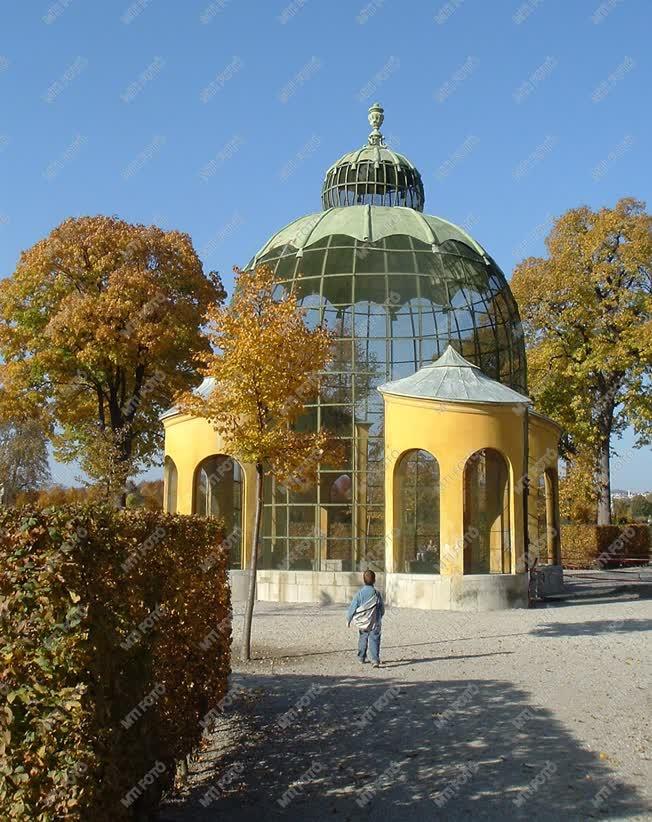 Ausztria - Bécs - A Schönbrunni kastély parkja - Madárház