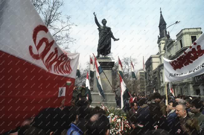 Nemzeti ünnep - Az alternatív szervezetek fővárosi felvonulása