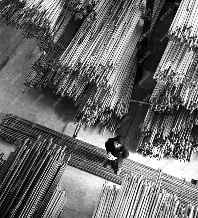 Ipar - Csövet gyártanak a Csepel Vas- és Fémművekben