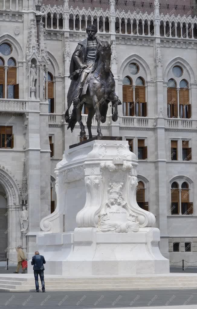 Műalkotás - Budapest -  Gróf Andrássy Gyula lovas szobra