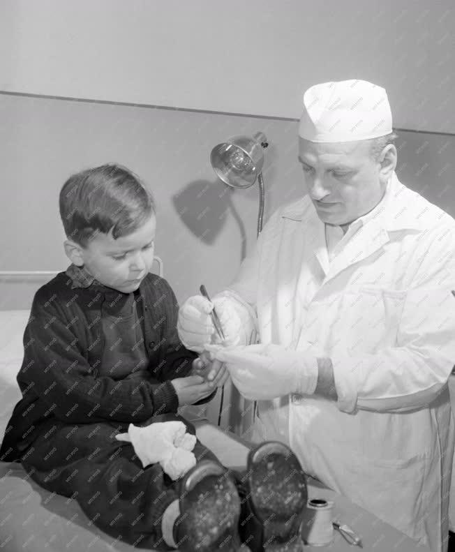Egészségügy - A János Kórház gyermeksebészetén