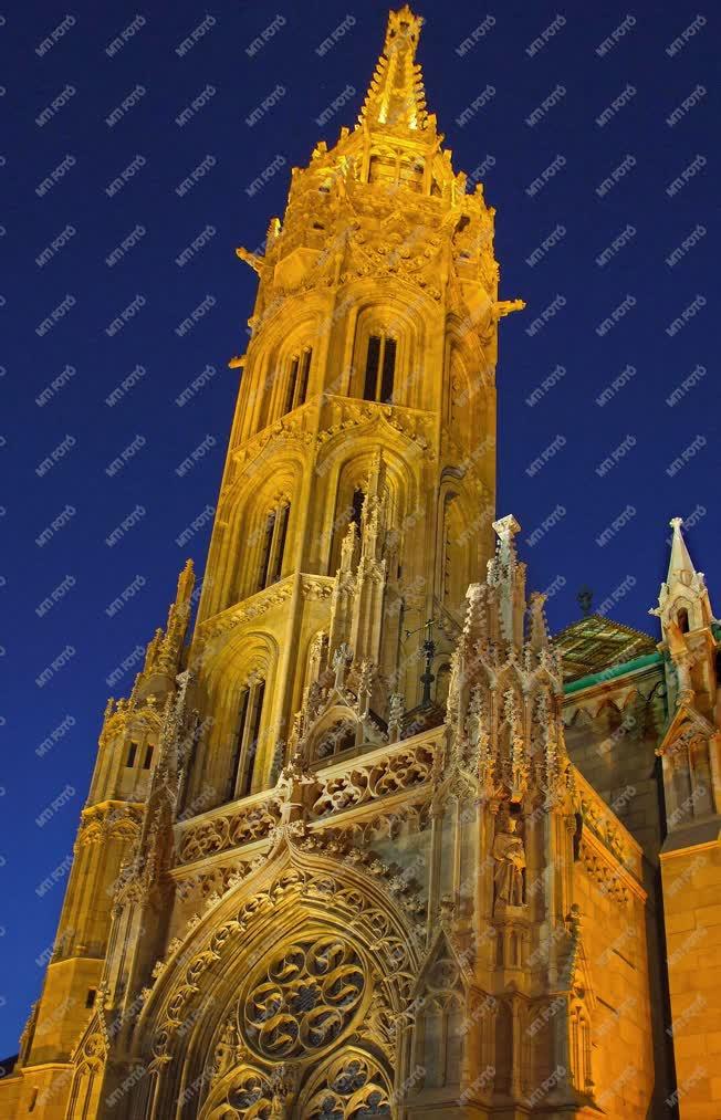 Egyházi épület - Budapest - A felújított Mátyás-templom tornya