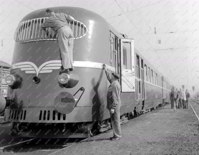 Közlekedés - Budapest-Bécs expresszvonat